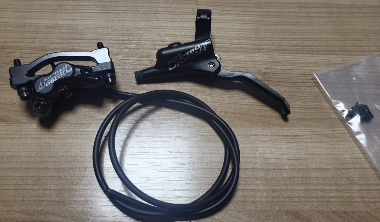 Tektro HD-M745 4 dugattyús első tárcsafék