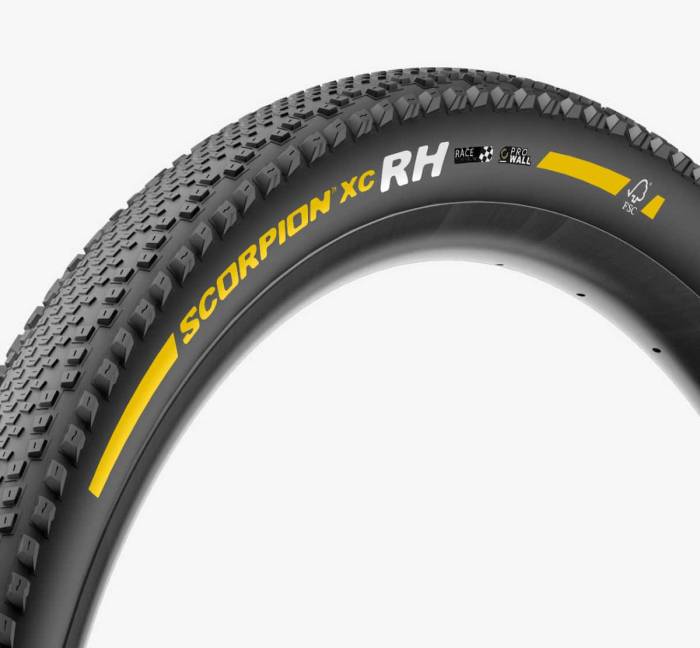 Külső Pirelli Scorpion™ Race XC RH LITE Team Edition TLR 29x2.4 (60-622) 120 TPI sárga felirat Made in Italy